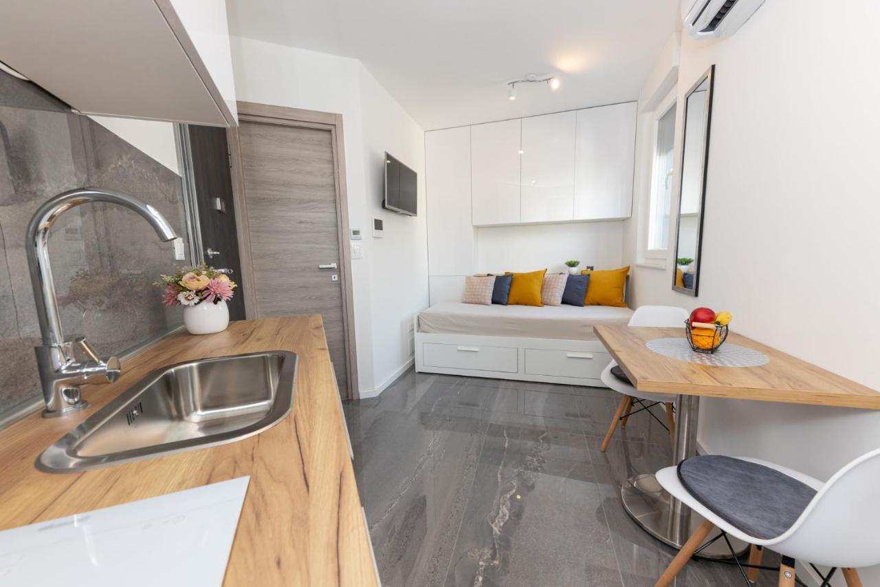 New Studio For 2, Free Private Garage Spot, Wi-Fi, 200 M From Mall Of สปลิท ภายนอก รูปภาพ