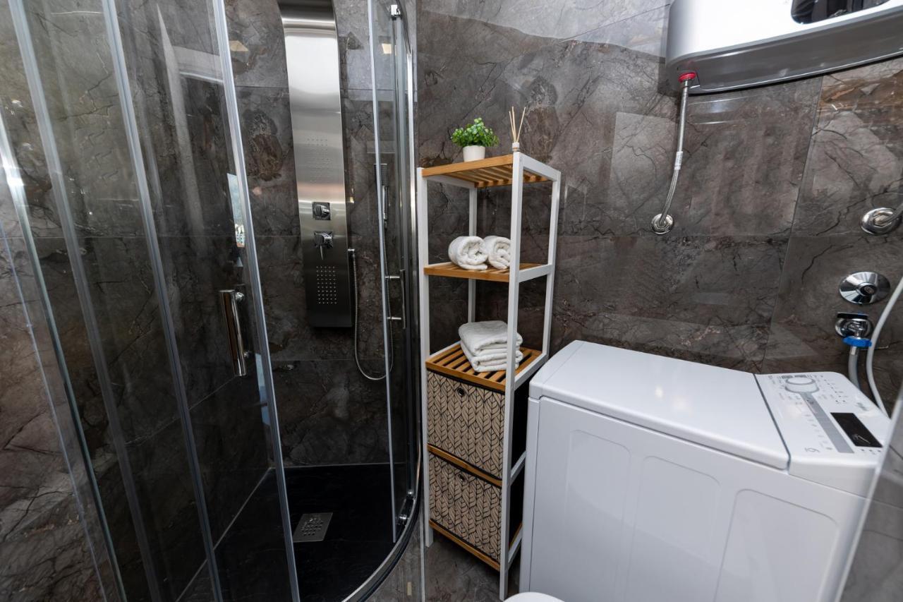 New Studio For 2, Free Private Garage Spot, Wi-Fi, 200 M From Mall Of สปลิท ภายนอก รูปภาพ