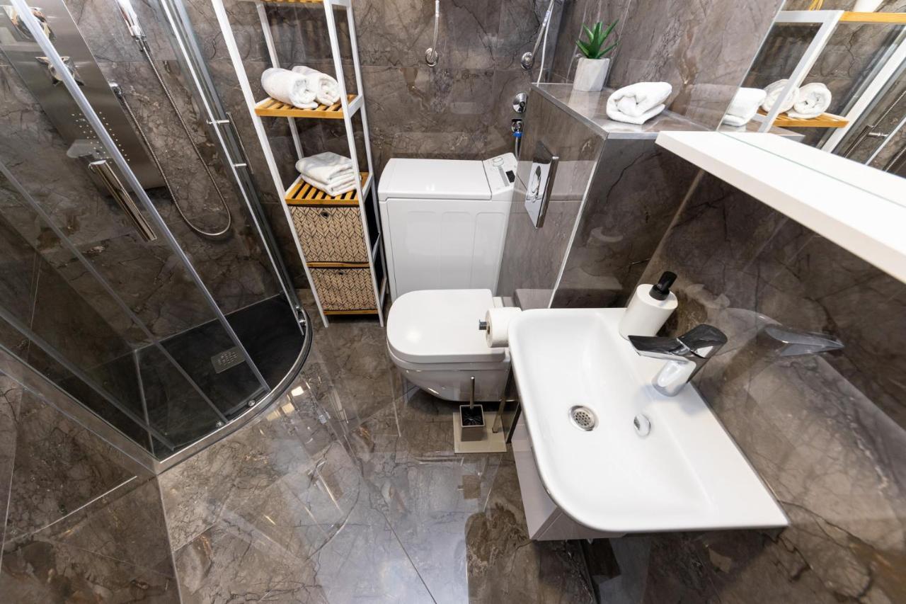 New Studio For 2, Free Private Garage Spot, Wi-Fi, 200 M From Mall Of สปลิท ภายนอก รูปภาพ